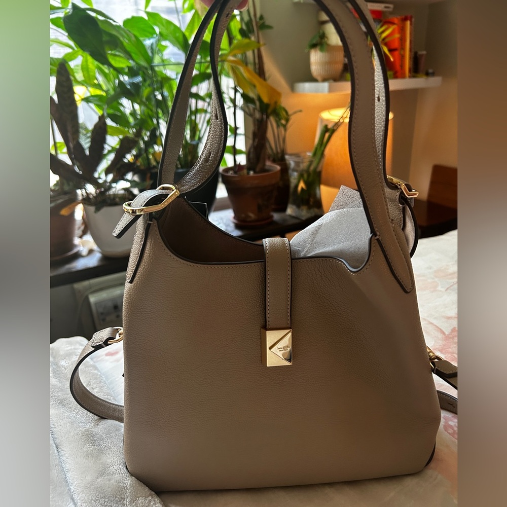Brand New Kate Spade Tan Leather Hand Bag with Adjustable Shoulder Strap.